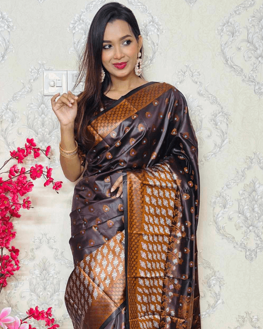 আলাদা ব্লাউজ পিস সহ ছোট বড় পের তানচুরি কাতান
