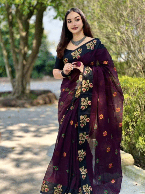 আলাদা ব্লাউজ পিস সহ পিওর সুতি শাড়ি