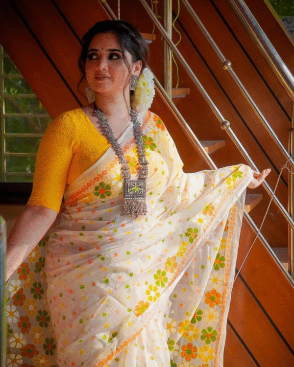 আলাদা ব্লাউজ পিস সহ থানকুনি পাতা আফসান প্রিন্টের শাড়ী