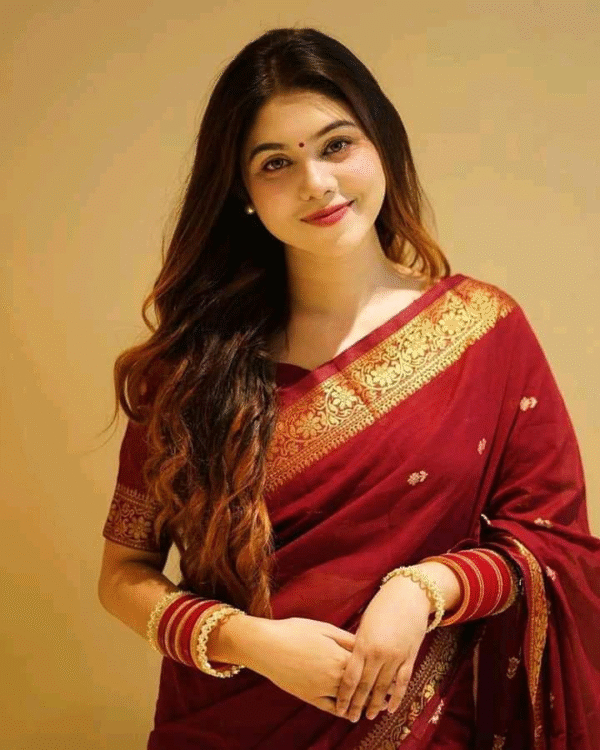 আলাদা ব্লাউজ পিস সহ হাফ সিল্ক প্লাস পাইর শাড়ি