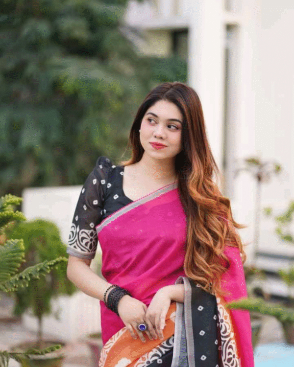আলাদা ব্লাউজ পিস সহ আদুরী দুবাই চেরি সিল্ক শাড়ি