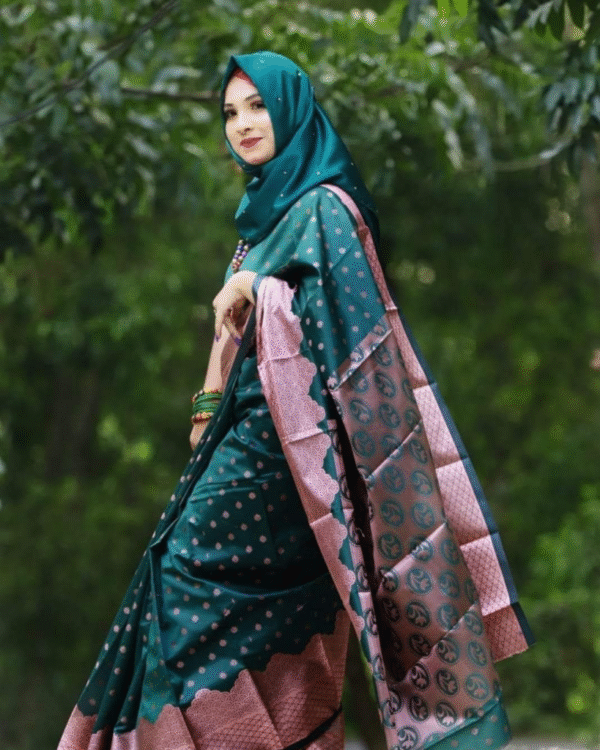 আলাদা ব্লাউজ পিস সহ গোলাপ কাতান