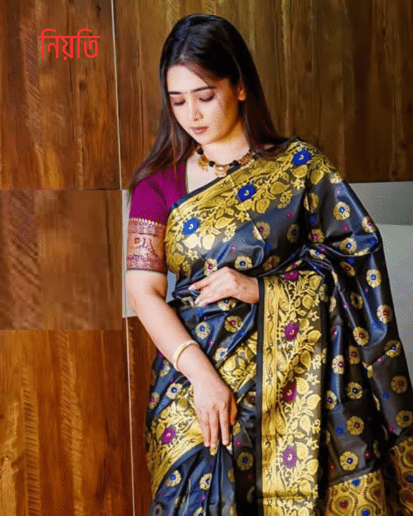 আলাদা ব্লাউজ পিস সহ বেগুনি সফট সিল্ক কাতান শাড়ি
