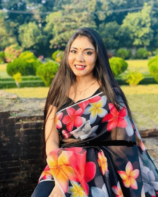 আলাদা ব্লাউজ পিস সহ কাঠ গোলাপ চান্দুরী সিল্ক