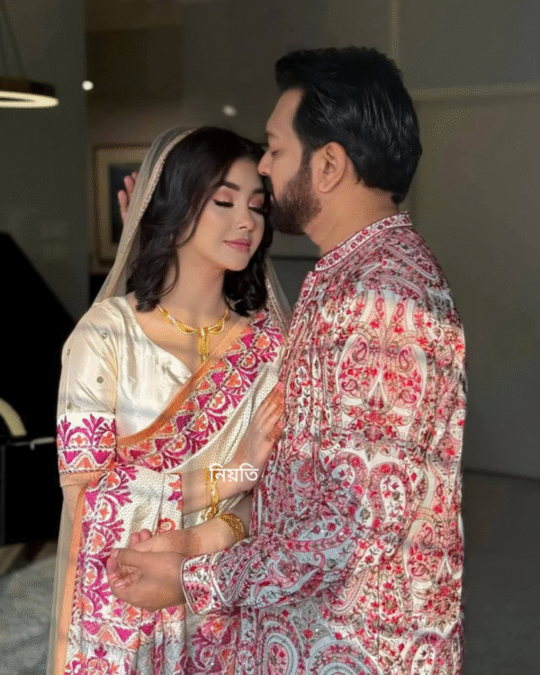 প্রিমিয়াম শাড়ি এবং পাঞ্জাবি কাপল সেট